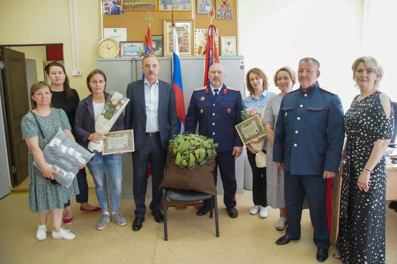 Жительницы Люберец изготовили и передали маскировочную армейскую сеть в зону СВО