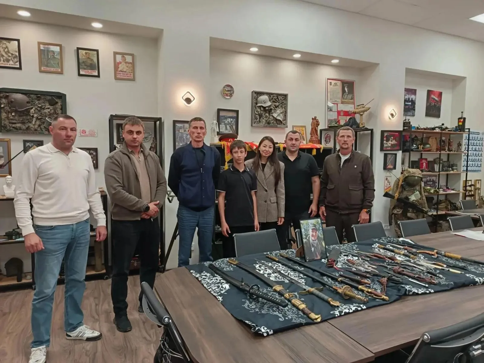 Личные вещи и коллекция ножей героя СВО пополнили Музей ратной славы в Люберцах