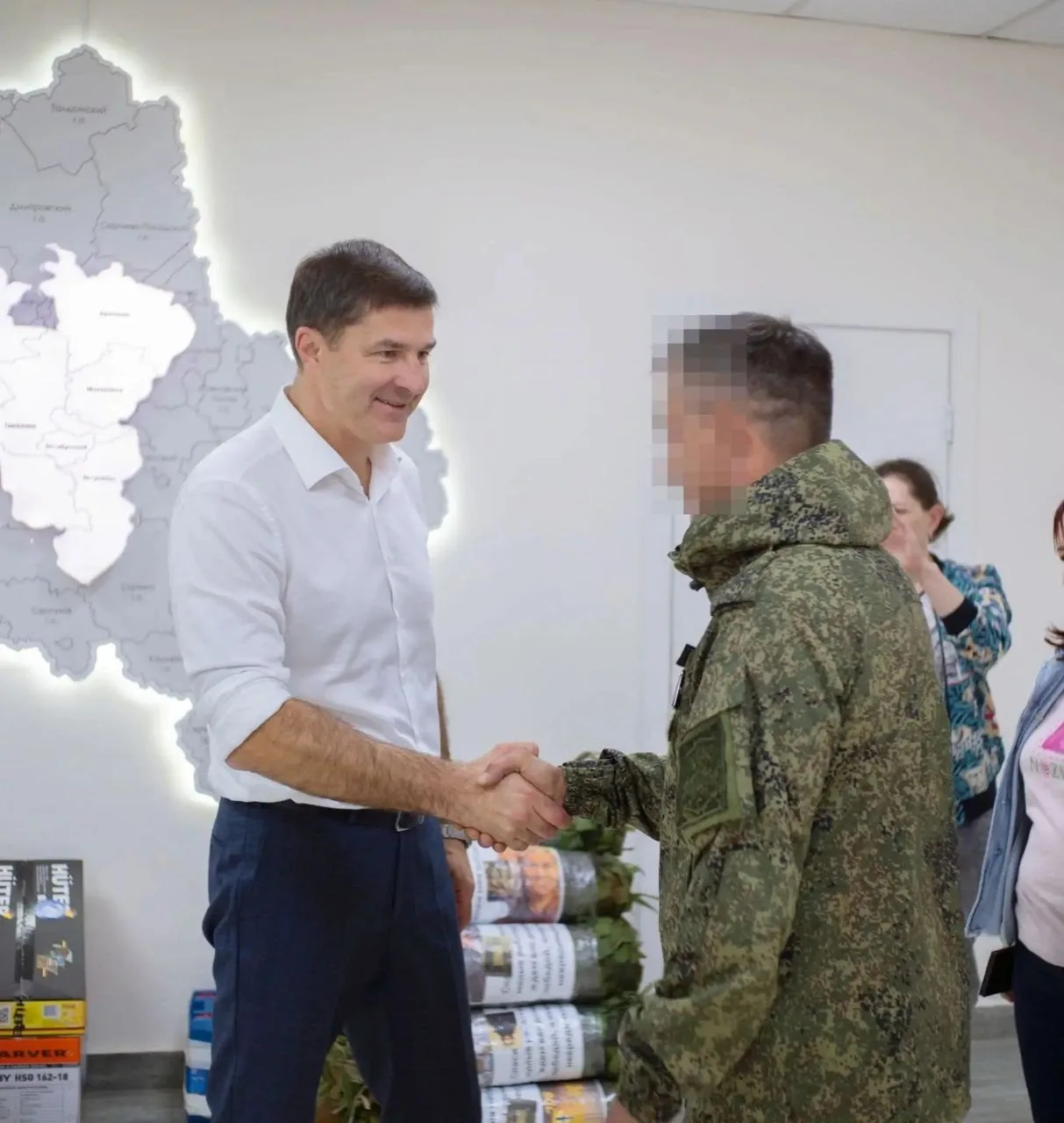 Владимир Волков передал бойцу из Люберец электроинструменты и масксети