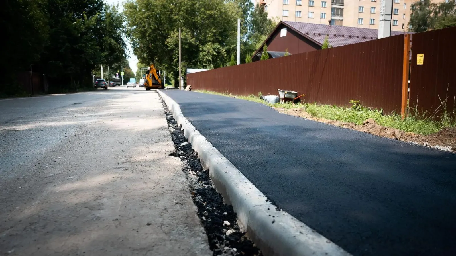 Тротуар протяженностью 550 метров обустроили на улице Михельсона в Люберцах