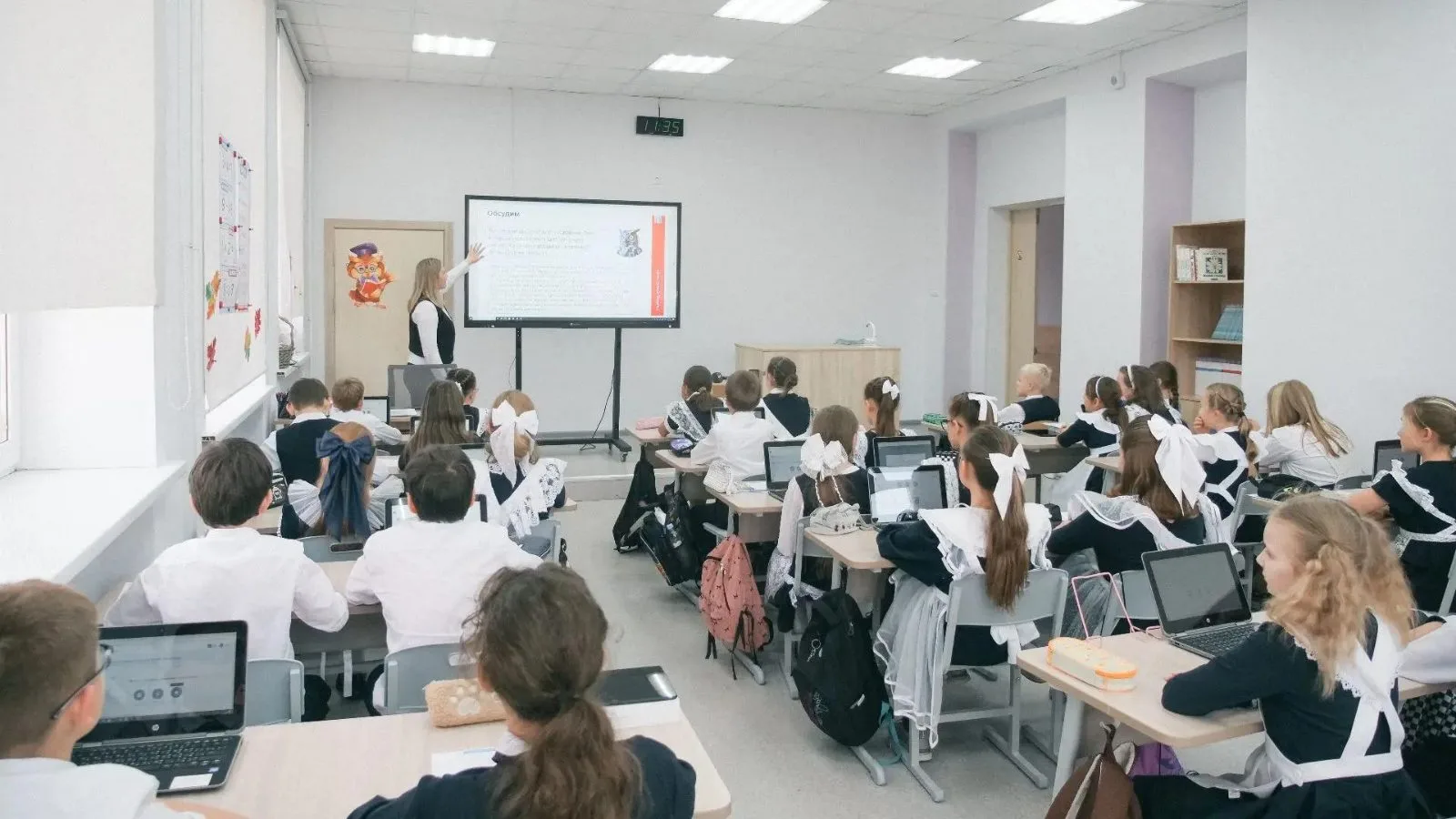 Учащиеся люберецкого лицея №4 изучают цифровую грамотность на киберуроках