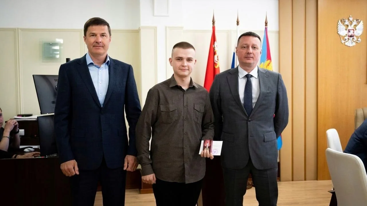 Помощнику участкового в Люберцах вручили награду за спасение людей из огня
