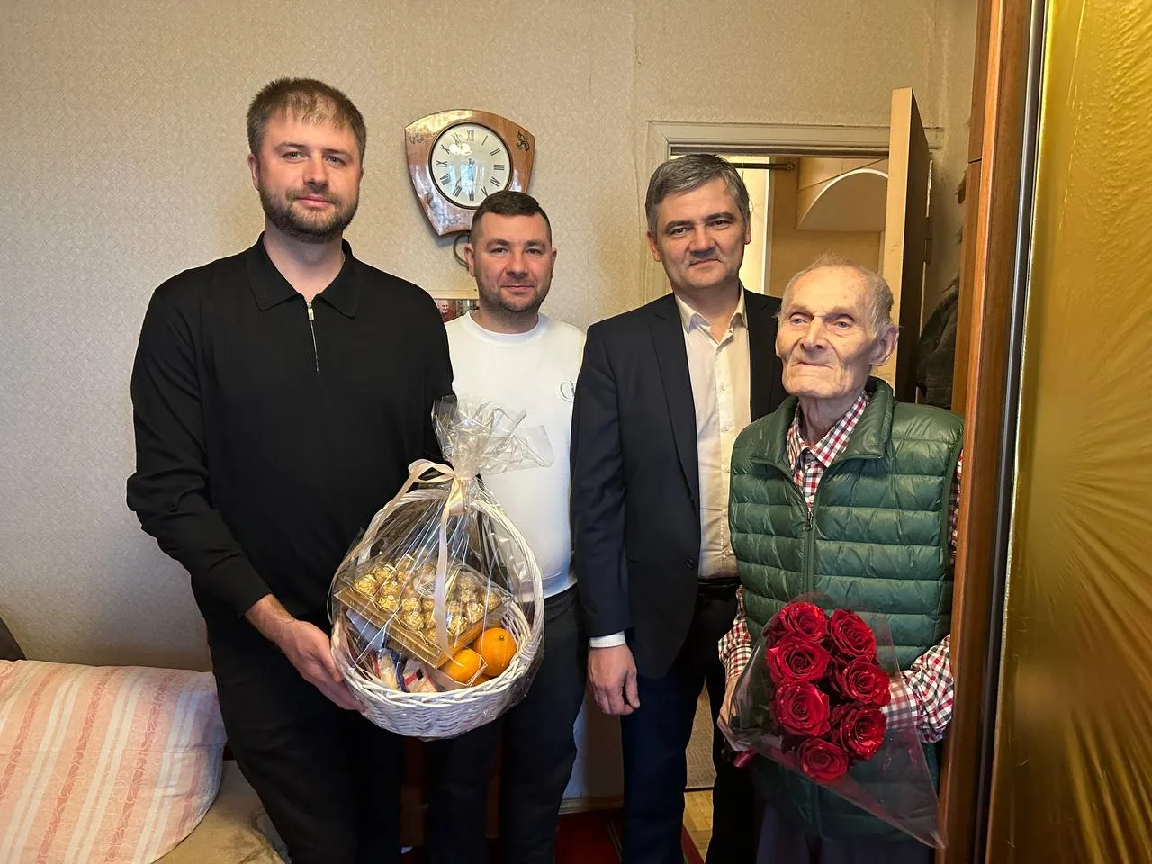 Депутаты поздравили ветерана ВОВ из Люберец с 99-летием