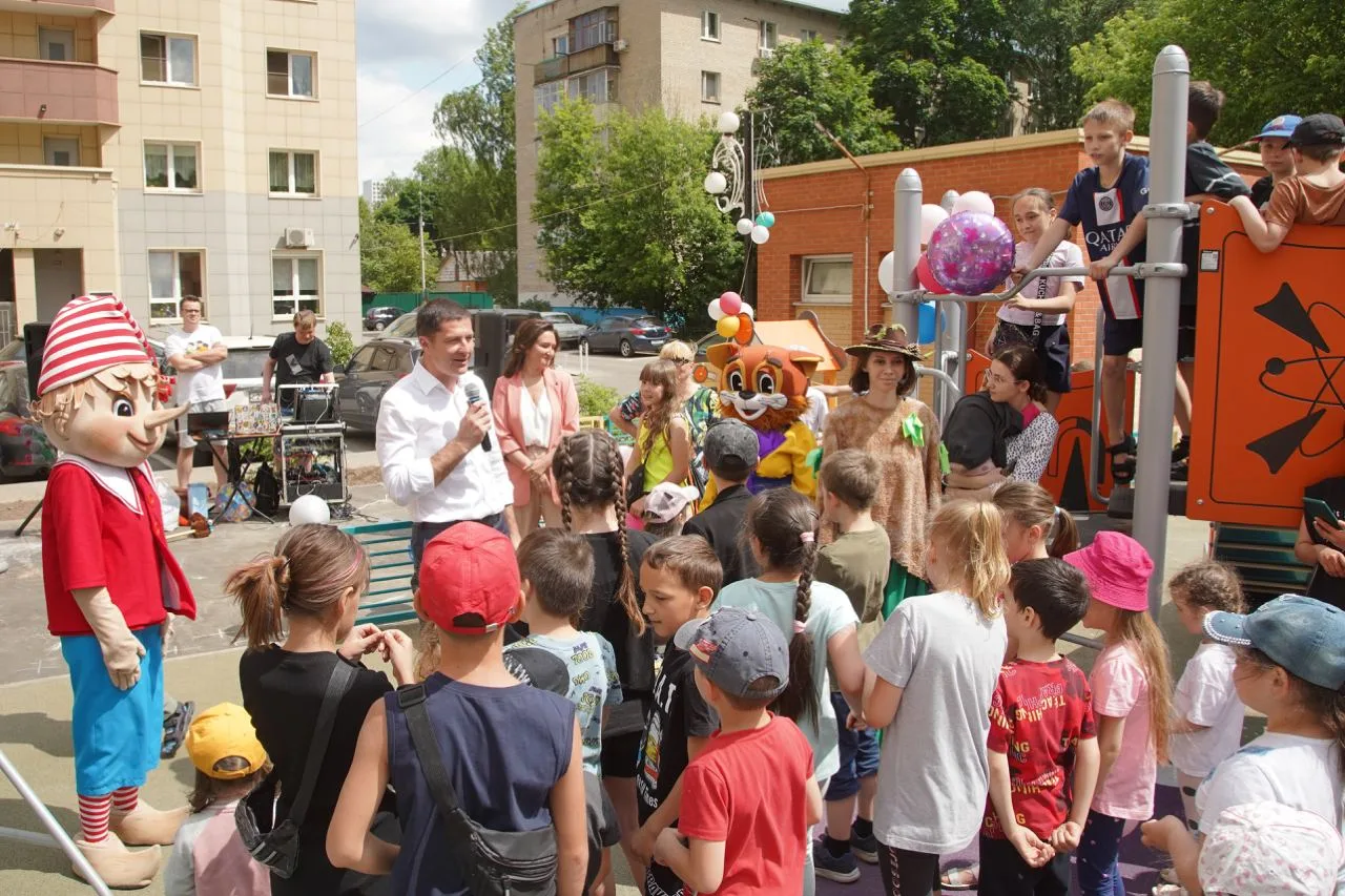 Владимир Волков принял участие в открытии детской губернаторской площадки в Люберцах