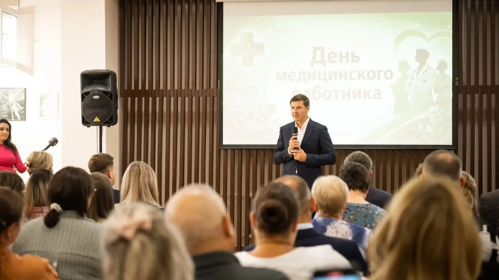 Три сертификата на жилье вручили люберецким врачам накануне профессионального праздника