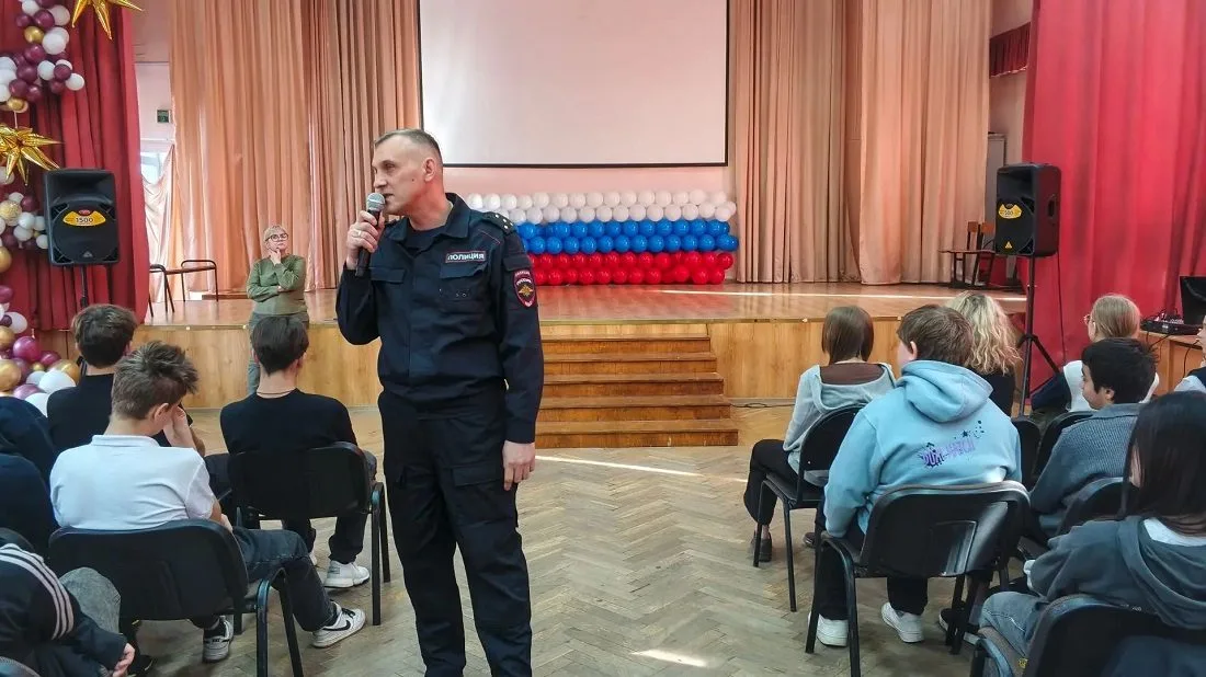 Полицейские и общественники напомнили подросткам Люберец об ответственности за уголовные преступления