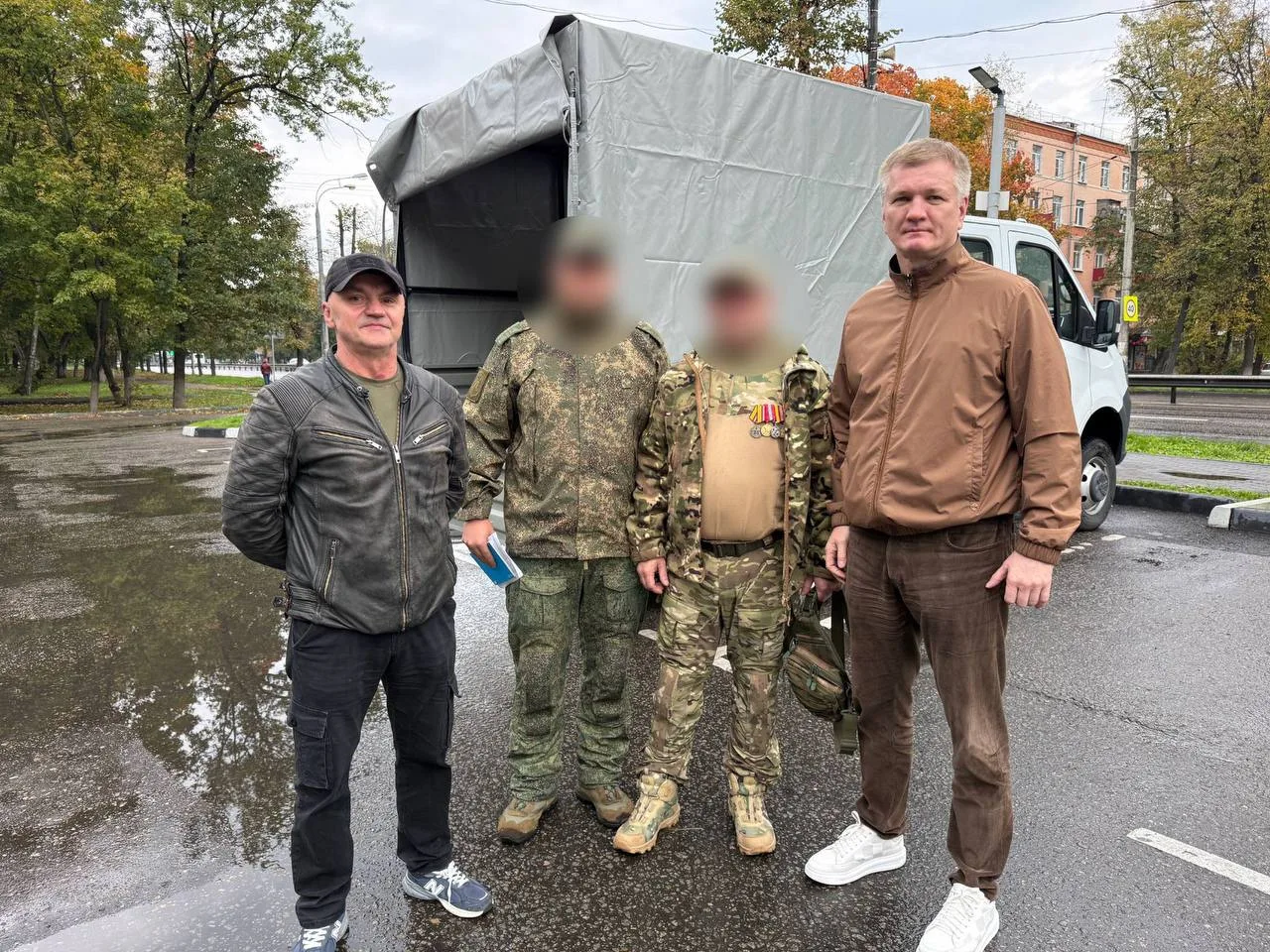 В Люберцах «Единая Россия» отправила на передовую питбайк и передала волонтерам материалы для маскировочных сетей