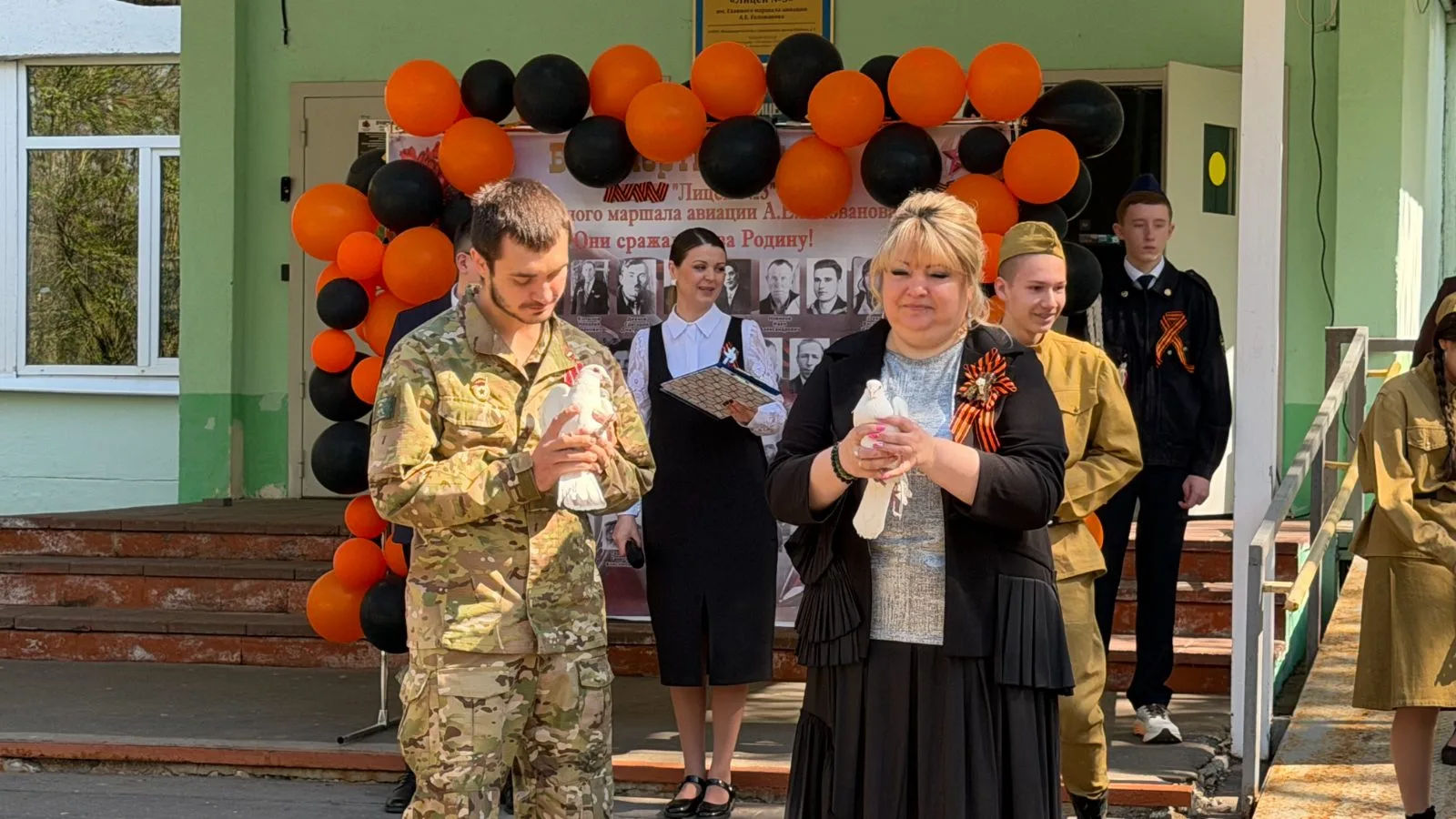 Письма и поделки участникам специальной военной операции передали школьники Люберец