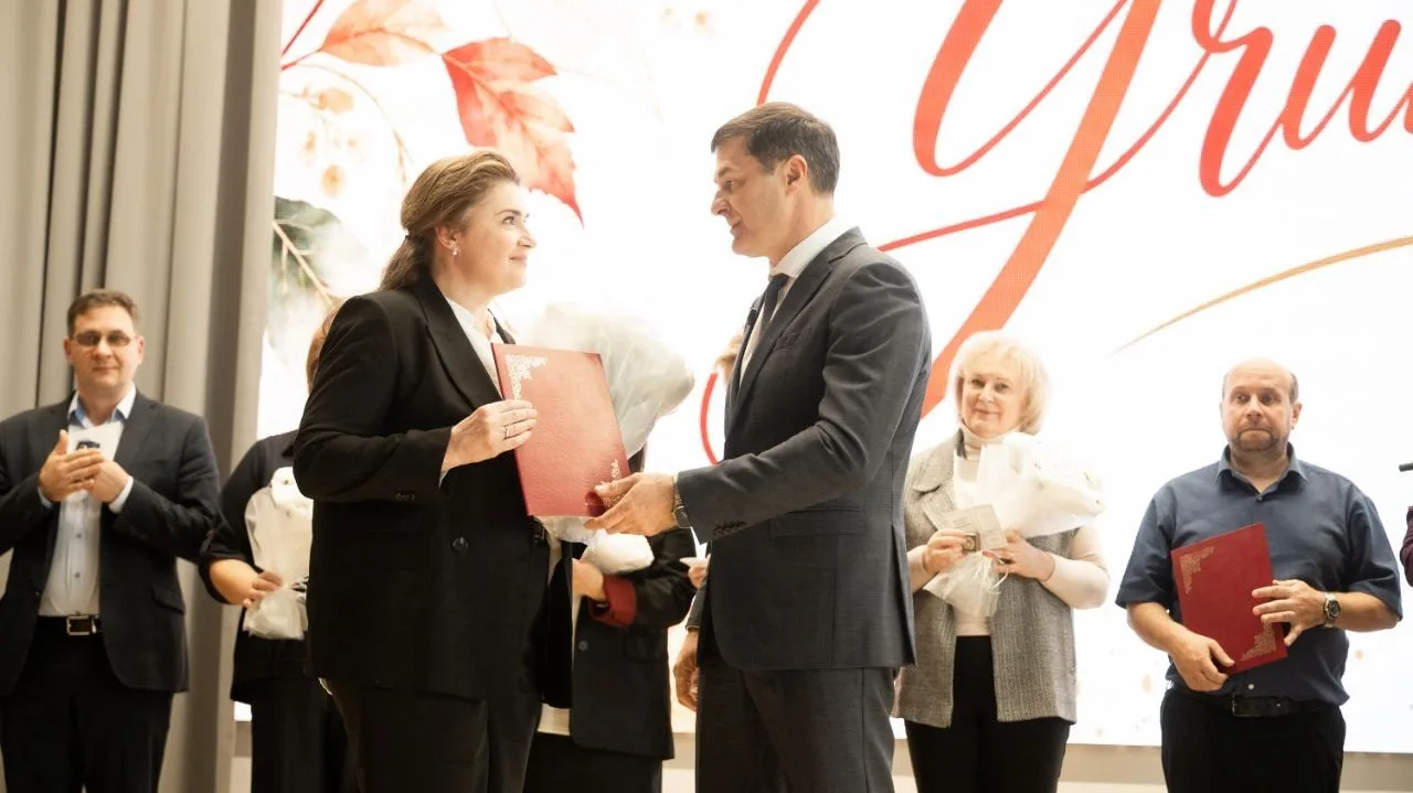 Владимир Волков поздравил педагогов Люберец с Днём учителя