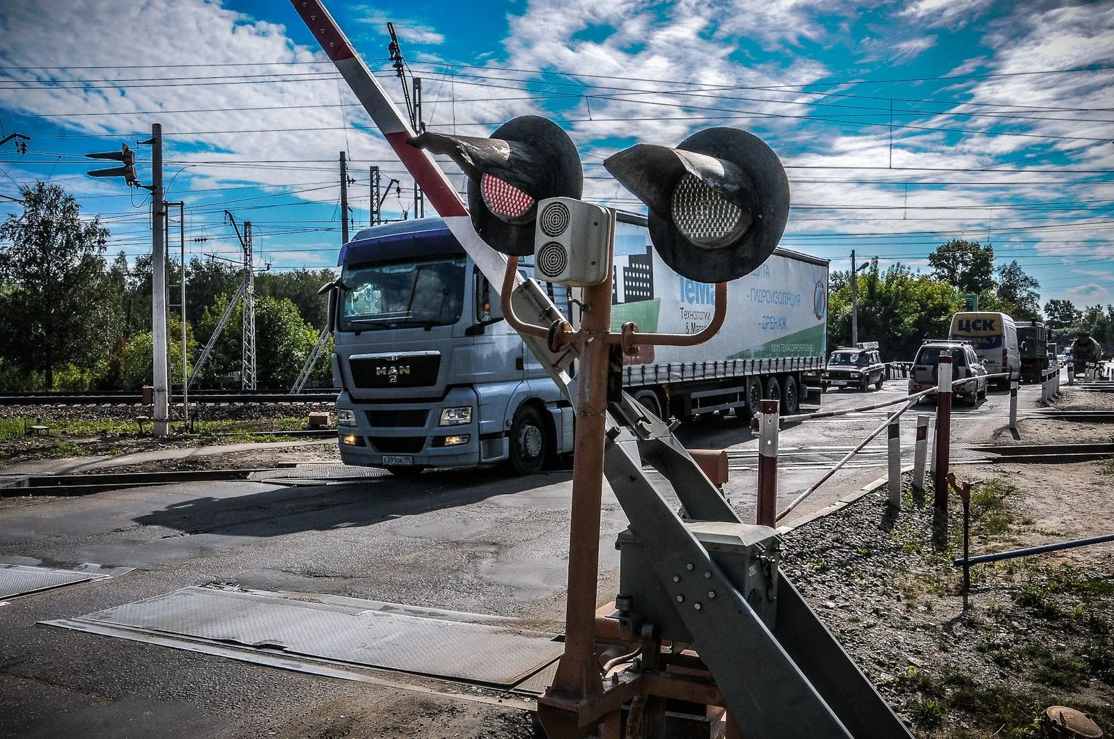 В Люберцах водителей привлекли к ответственности за нарушения правил проезда ж/д переездов