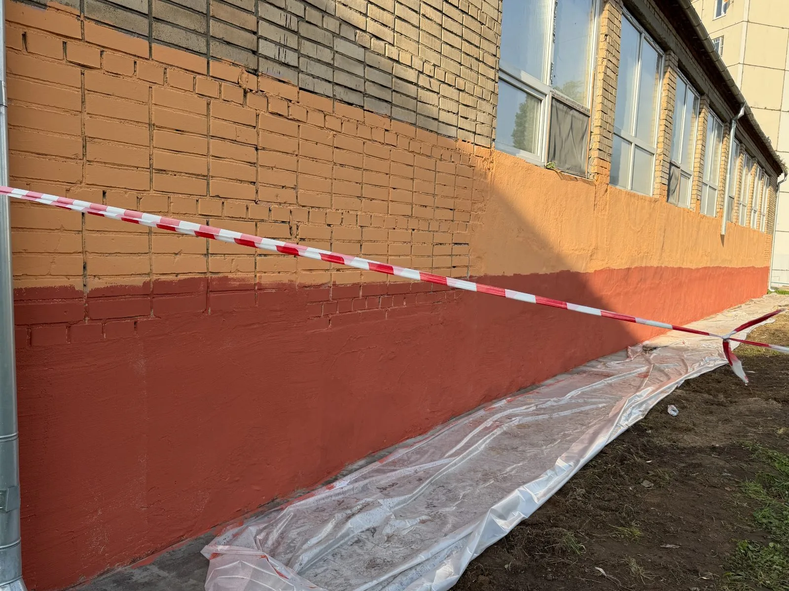 Стену бассейна «Нева» обновили в городе Дзержинском городского округа Люберцы