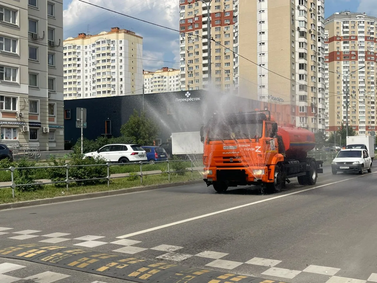 Ежедневно в Люберцах для аэрации воздуха и полива дорог тратят почти 150 кубометров воды