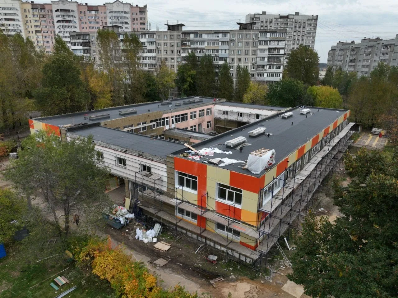 Внутреннюю отделку помещений ведут строители в дошкольном отделении лицея №3 в Люберцах