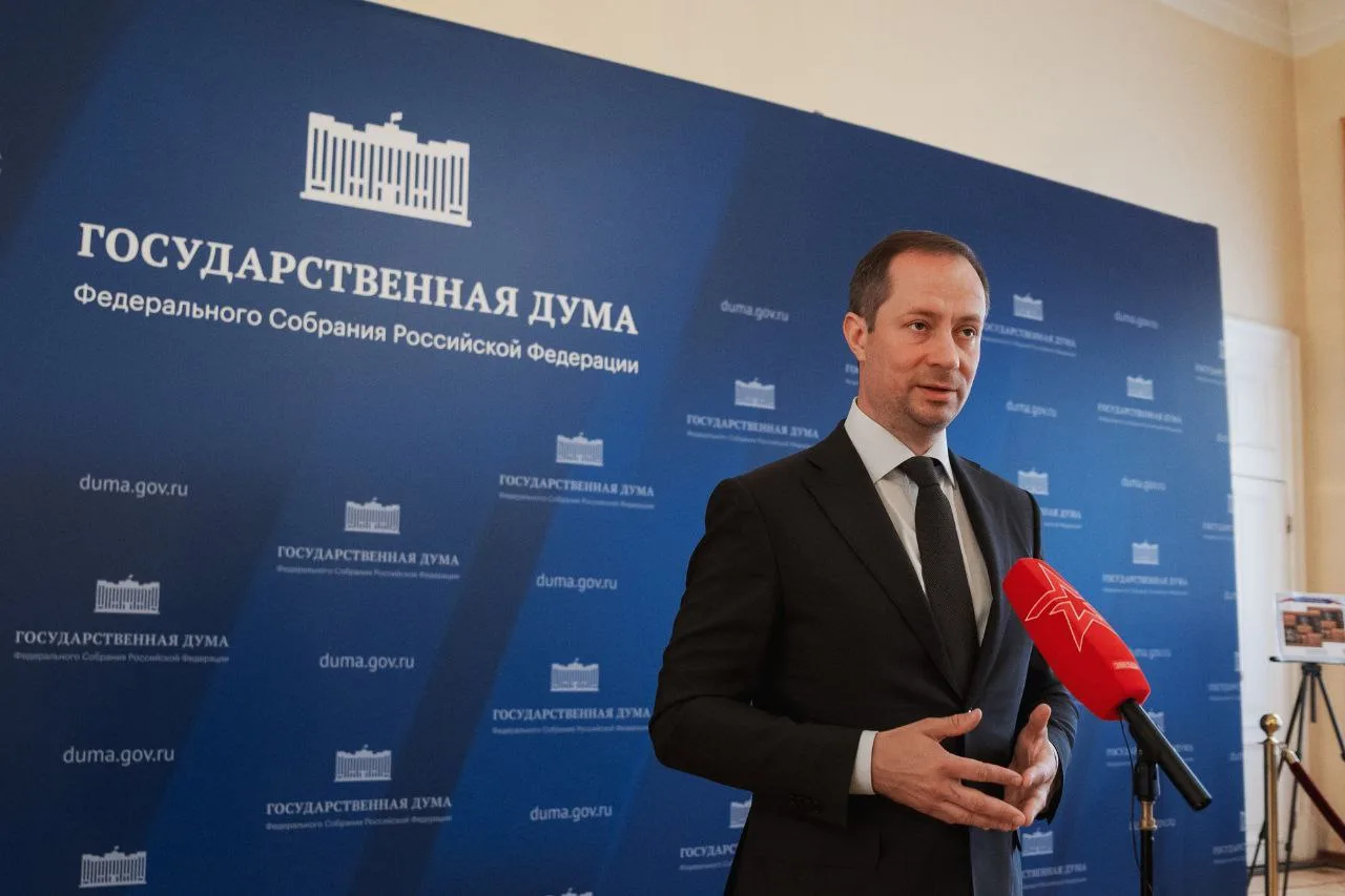 Депутат Госдумы напомнил жителям Люберец, что использование мобильных телефонов в школе запрещено с 1 сентября