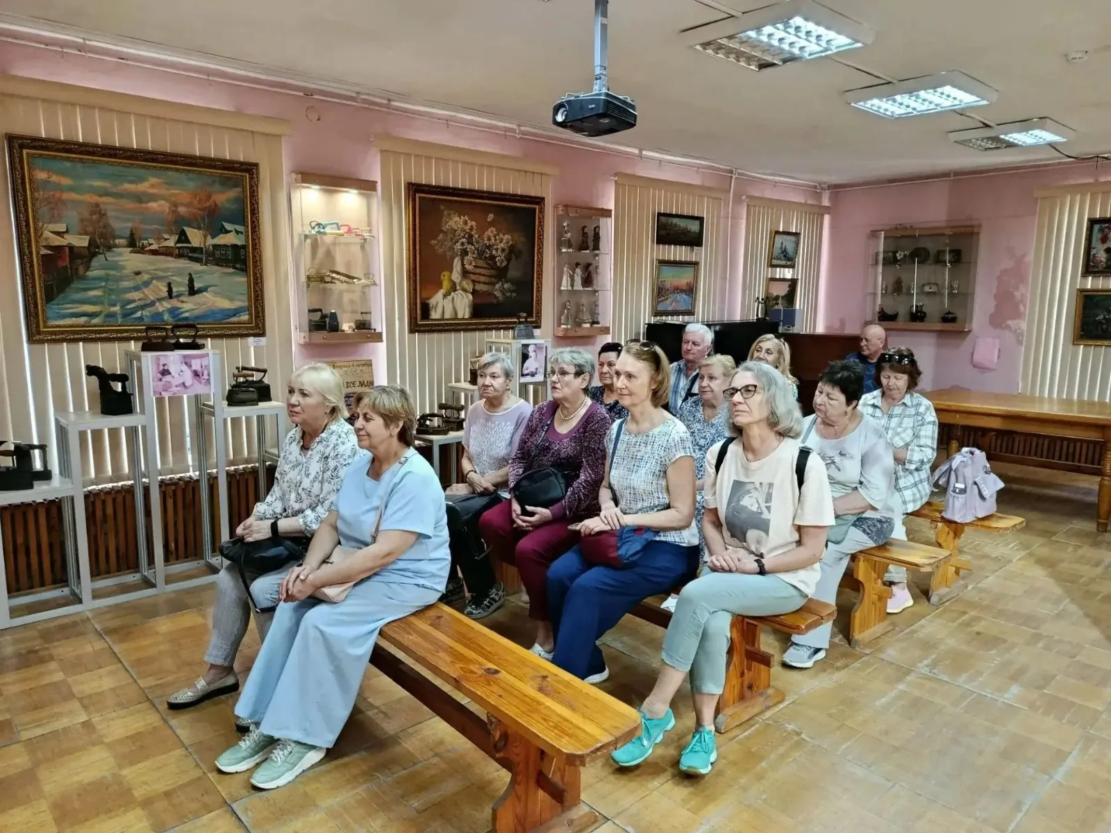 Долголеты Люберец совершили экскурсионную поездку в Павловский Посад