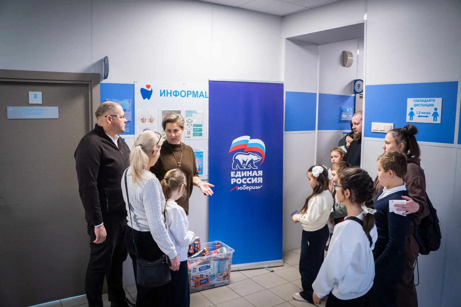 В Люберцах «Единая Россия» передала игрушки в «Добрую комнату»