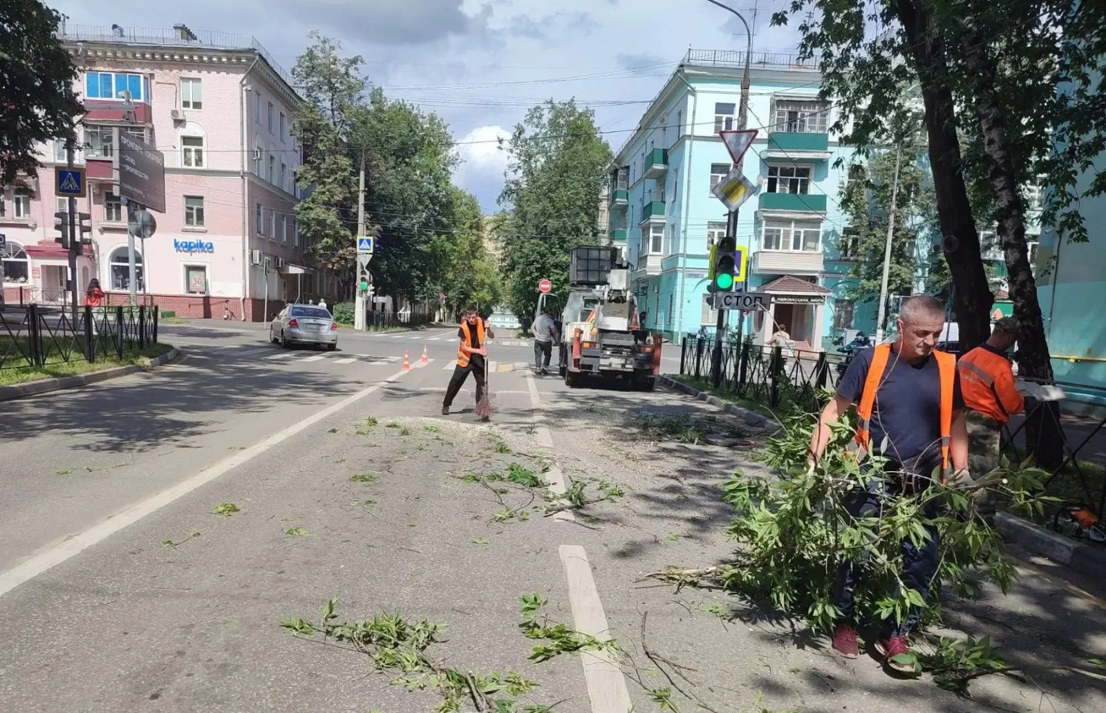 207 кубометров порубочных остатков вывезли для утилизации с улично-дорожной сети Люберец за неделю