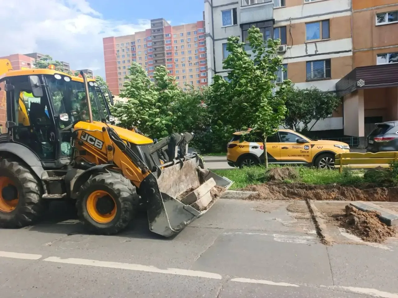 В поселке Октябрьский приступили к ремонту дорожного покрытия на улице Школьная