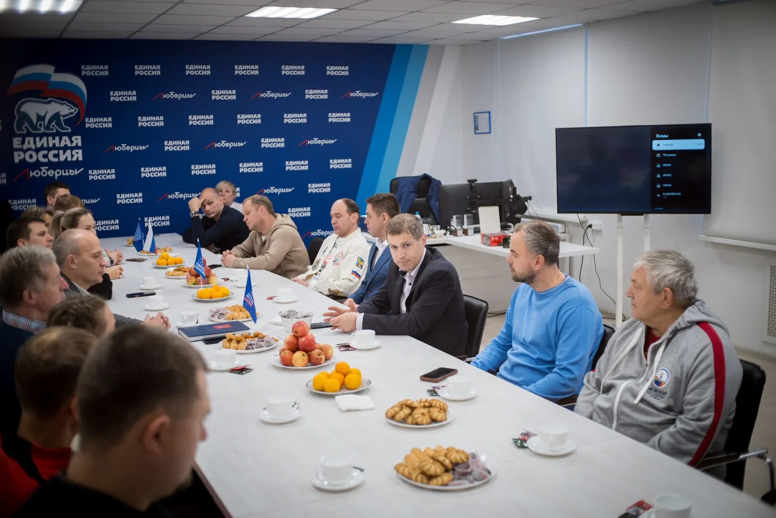 Представители «Единой России» поздравили тренеров с профессиональным праздником
