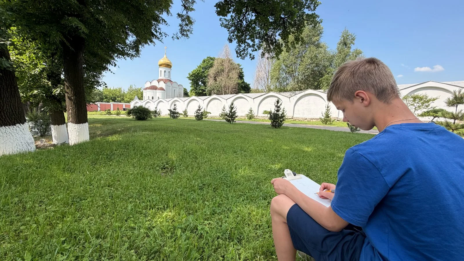В Детской школе искусств Дзержинского стартовали традиционные летние пленэры