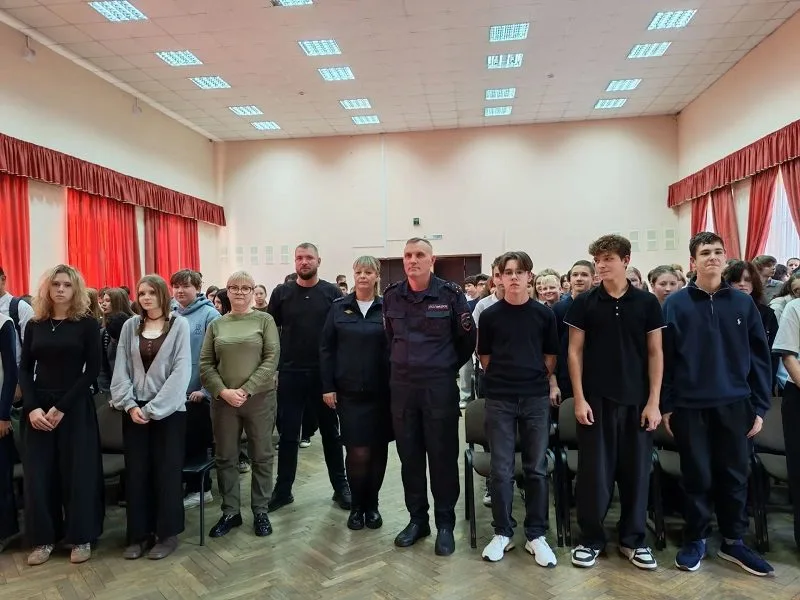 Полицейские и общественники напомнили подросткам Люберец об ответственности за уголовные преступления