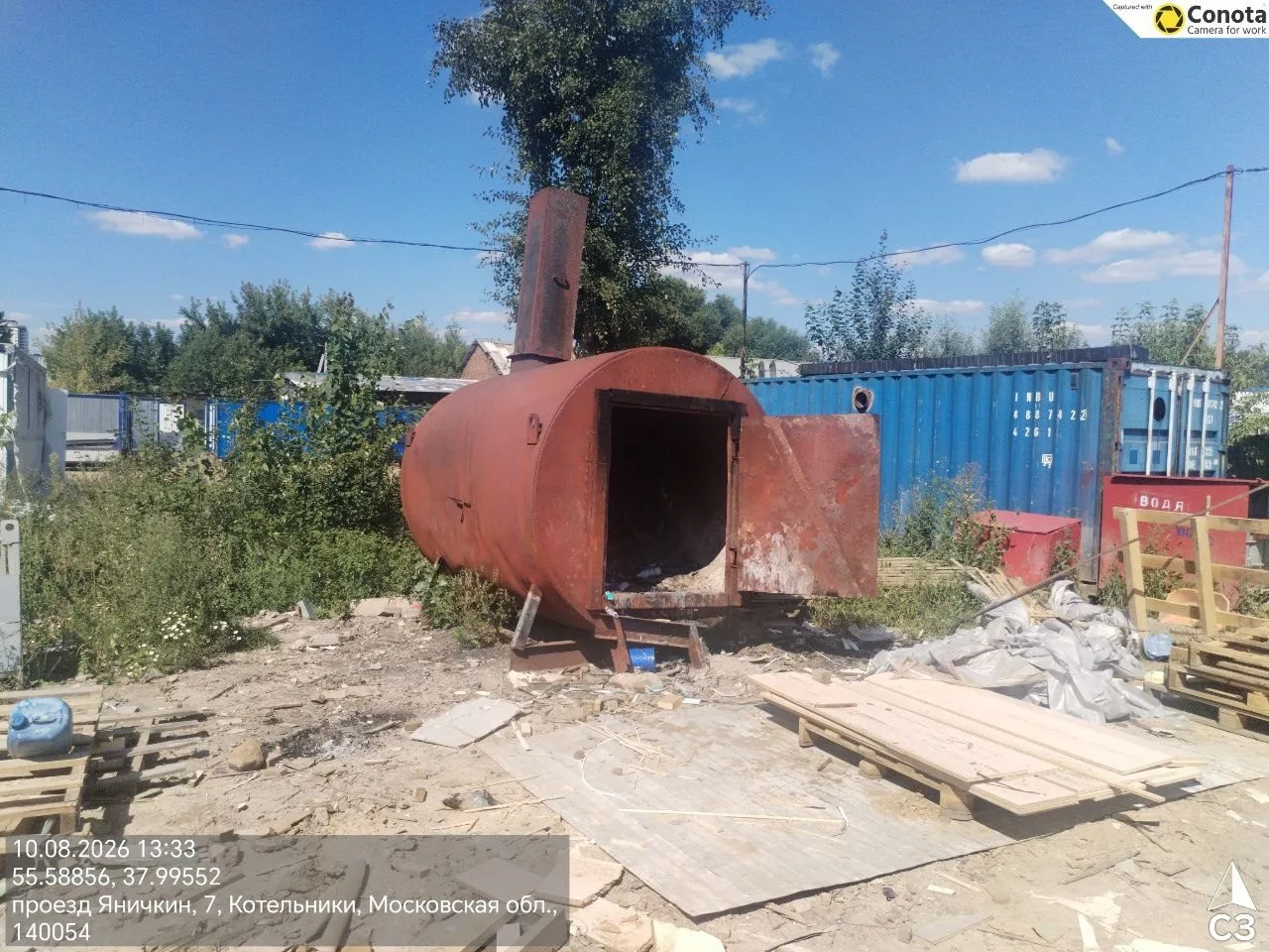 В деревне Островцы городского округа Люберцы предотвратили сжигание отходов в печи