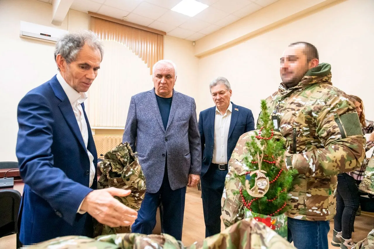 Подмосковная «Единая Россия» поздравляет участников СВО и их близких с наступающим Новым годом