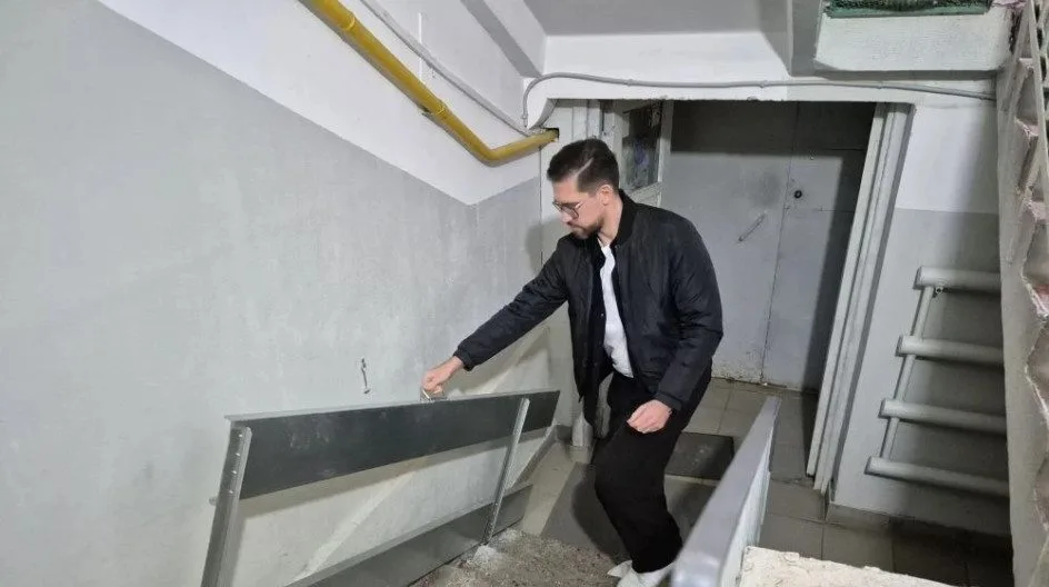 Люберецкий депутат помог сделать подъезд в Дзержинском доступнее для маломобильных жителей и родителей с колясками