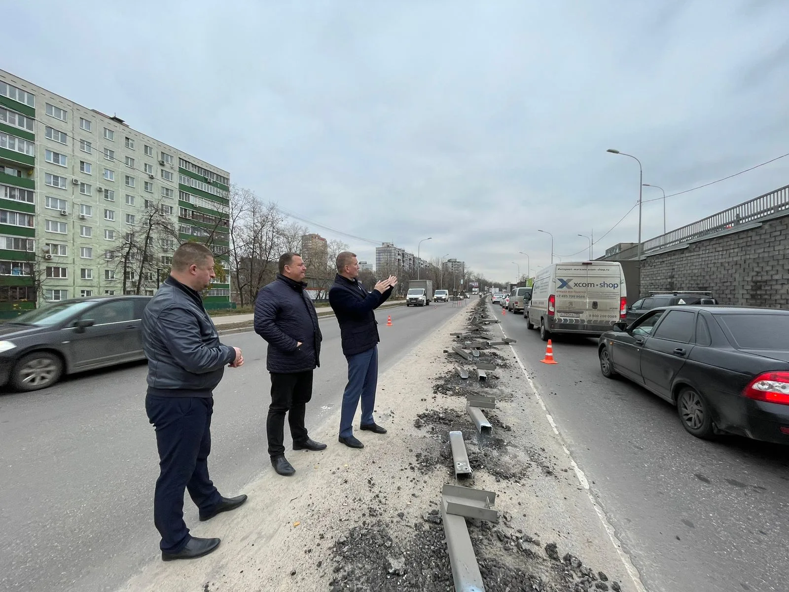 Дмитрий Дениско проверил работы по улучшению пропускной способности дороги в Люберцах
