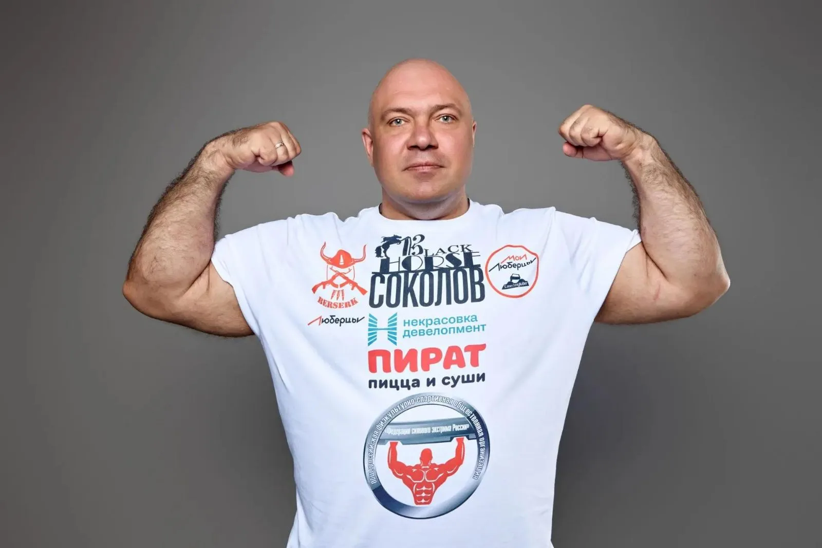 «Русский Халк» из Люберец и чемпионка мира по пауэрлифтингу проведут совместную тренировку для журналистов