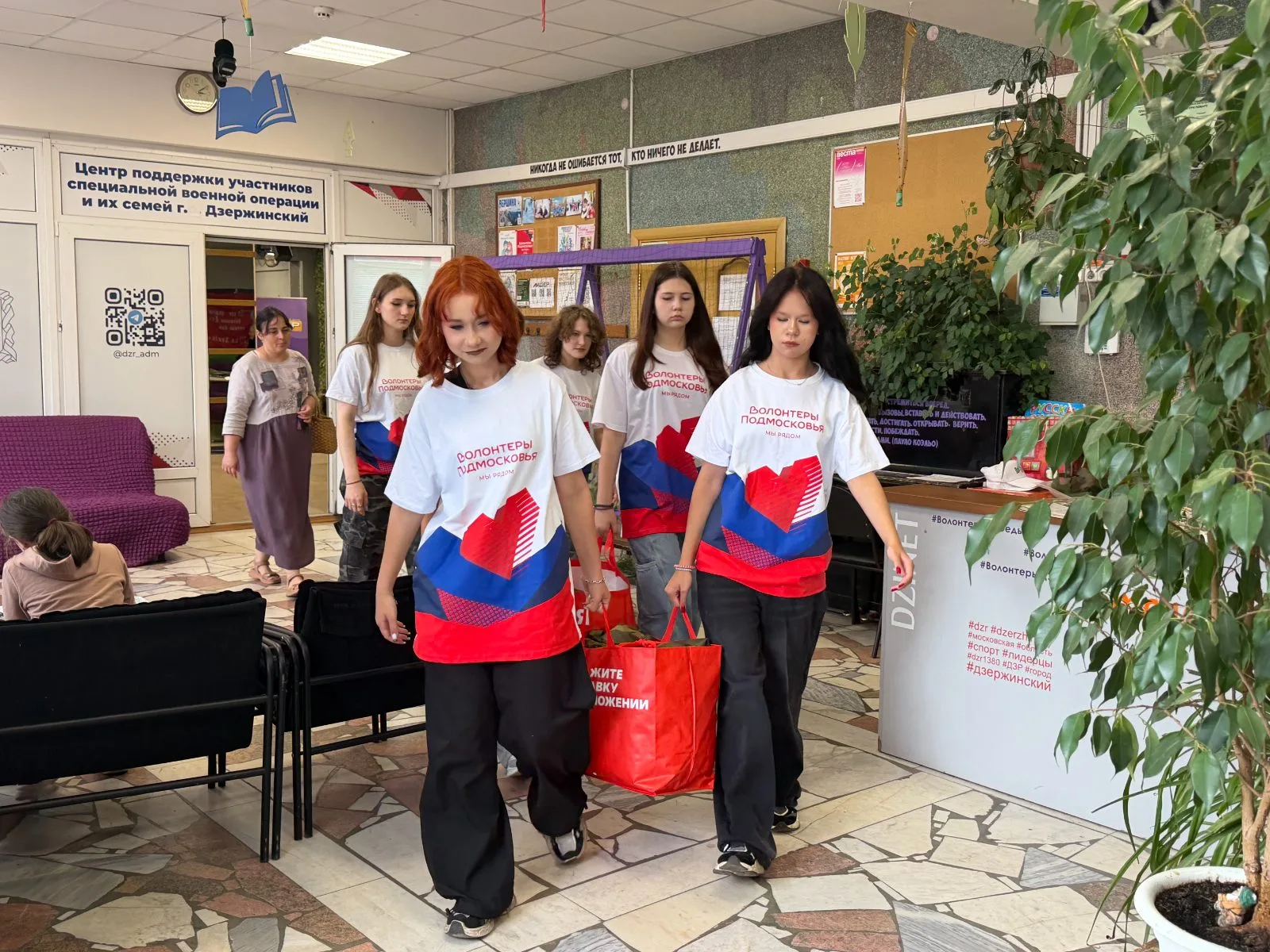 Более сорока антидроновых одеял сшили волонтёры молодёжного центра «Лидер» в Люберцах