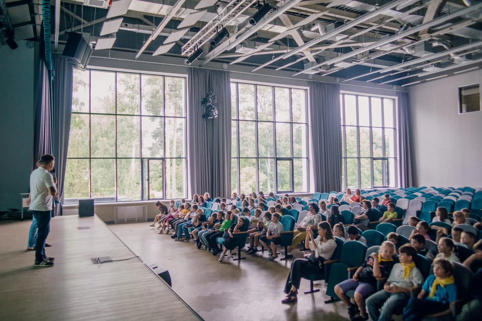 «Единая Россия» познакомила школьников с зеленой экономикой: участники не только слушали, но и сами искали ответы