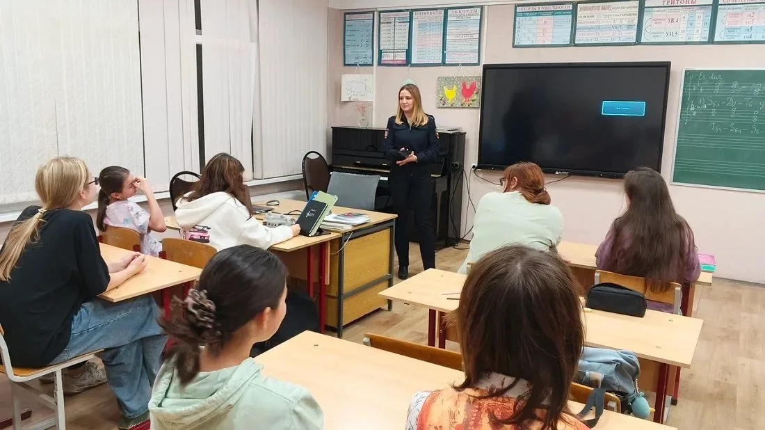 Профилактическую беседу с учащимися школы искусств Люберец провели полицейские