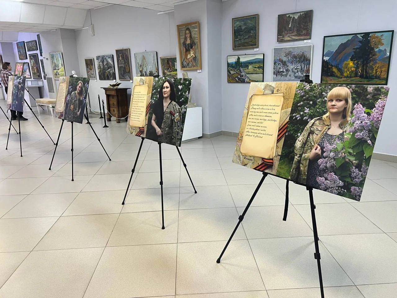 В Люберцах до 27 августа можно посмотреть фотовыставку «Жёны героев»