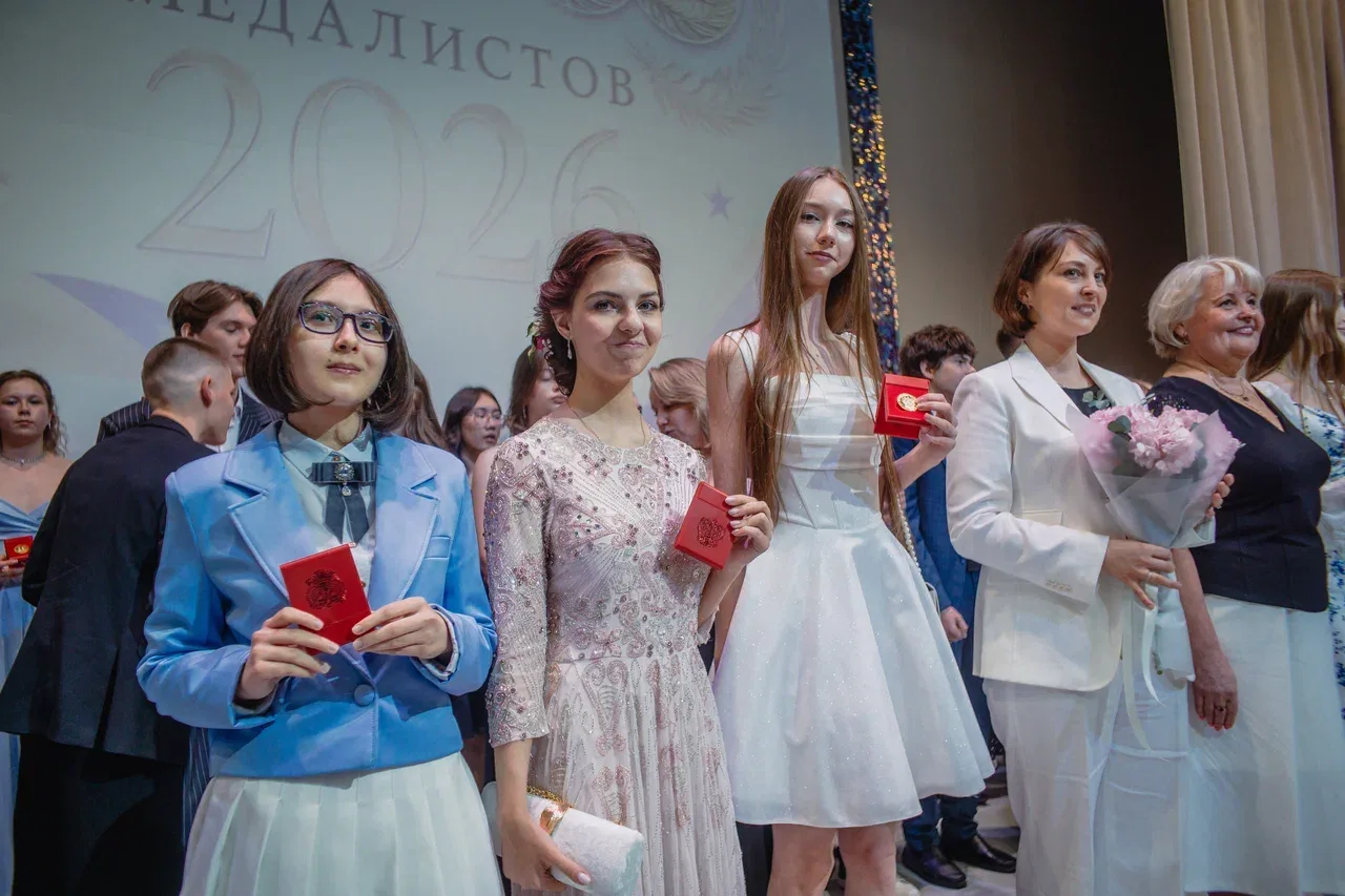 Более 350 выпускников Люберец получили медали «За особые успехи в учении»