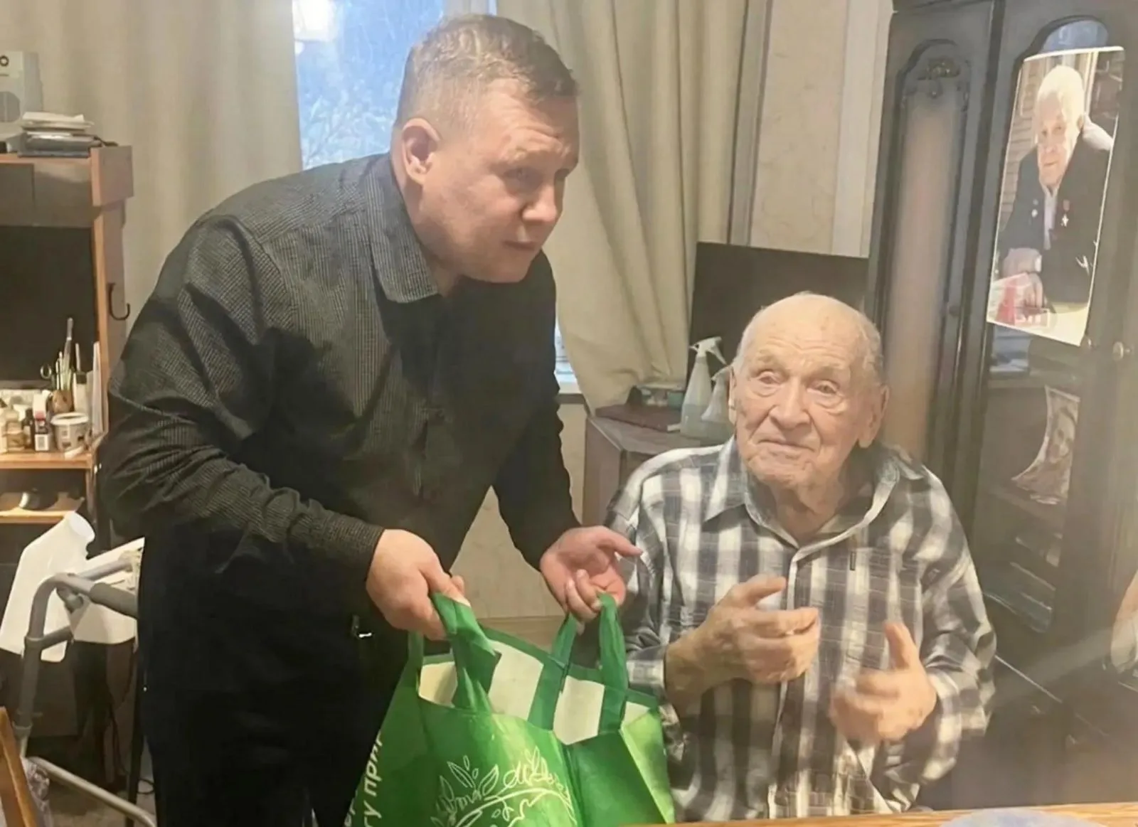 Дмитрий Крестинин навестил Героя Советского Союза Николая Бездетнова