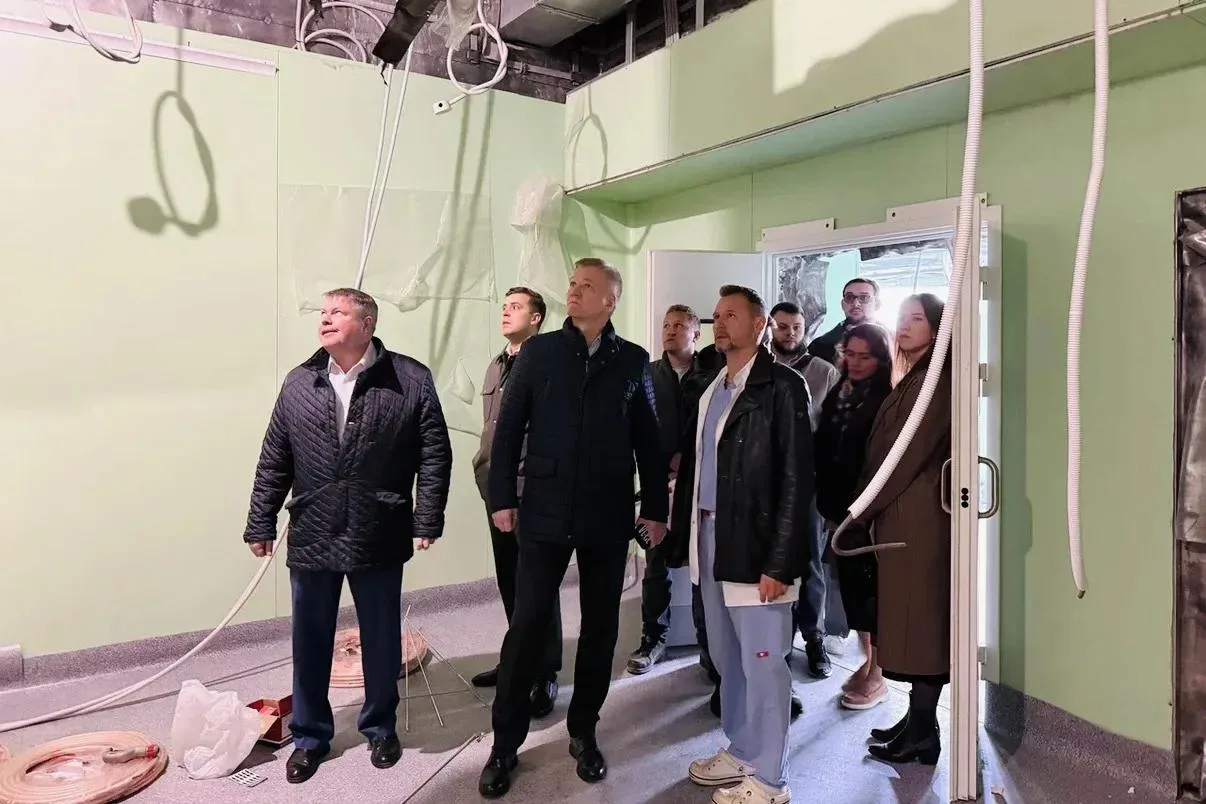 К монтажу стеновых панелей и подвесных потолков приступили в ходе капремонта детского стационара МОЦОМД