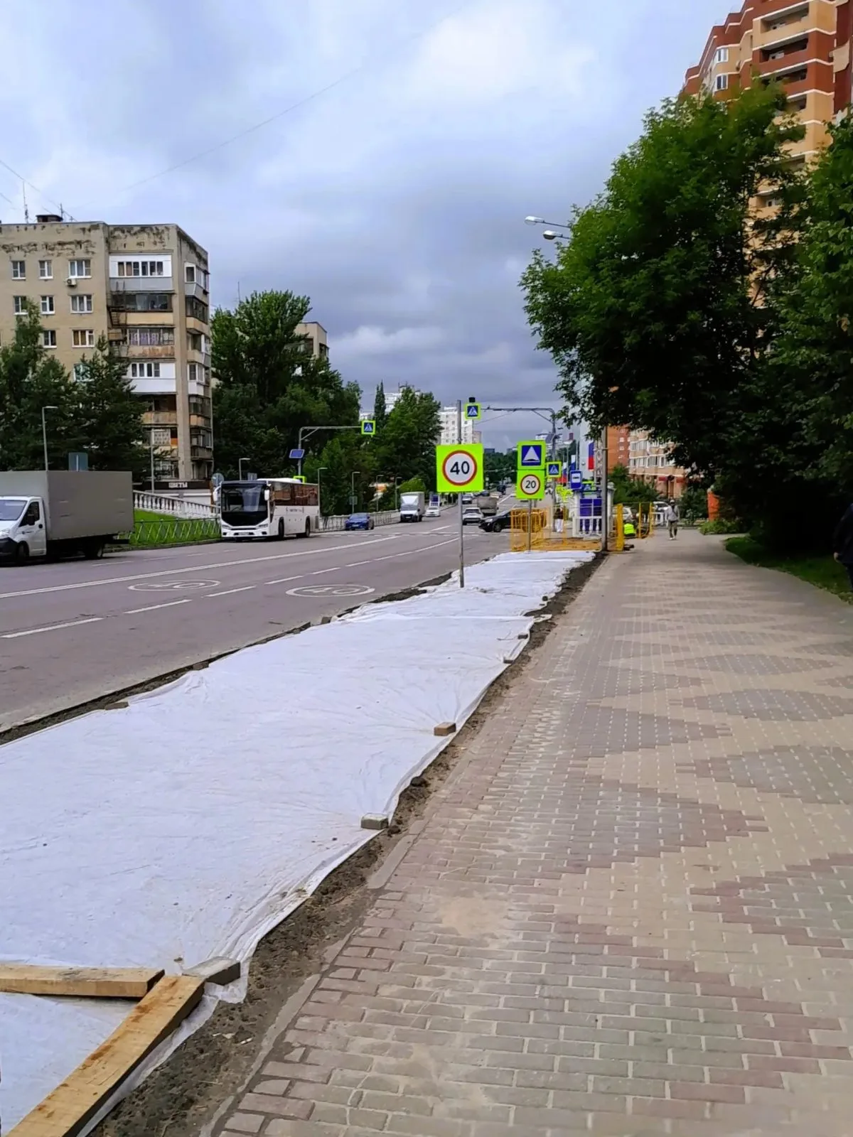 В Дзержинском капремонт теплосети на Лесной вышел на финишную прямую