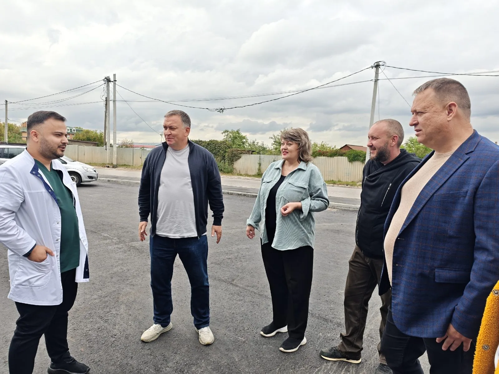 Строительство нового тротуара и парковки завершили в поселке Люберец