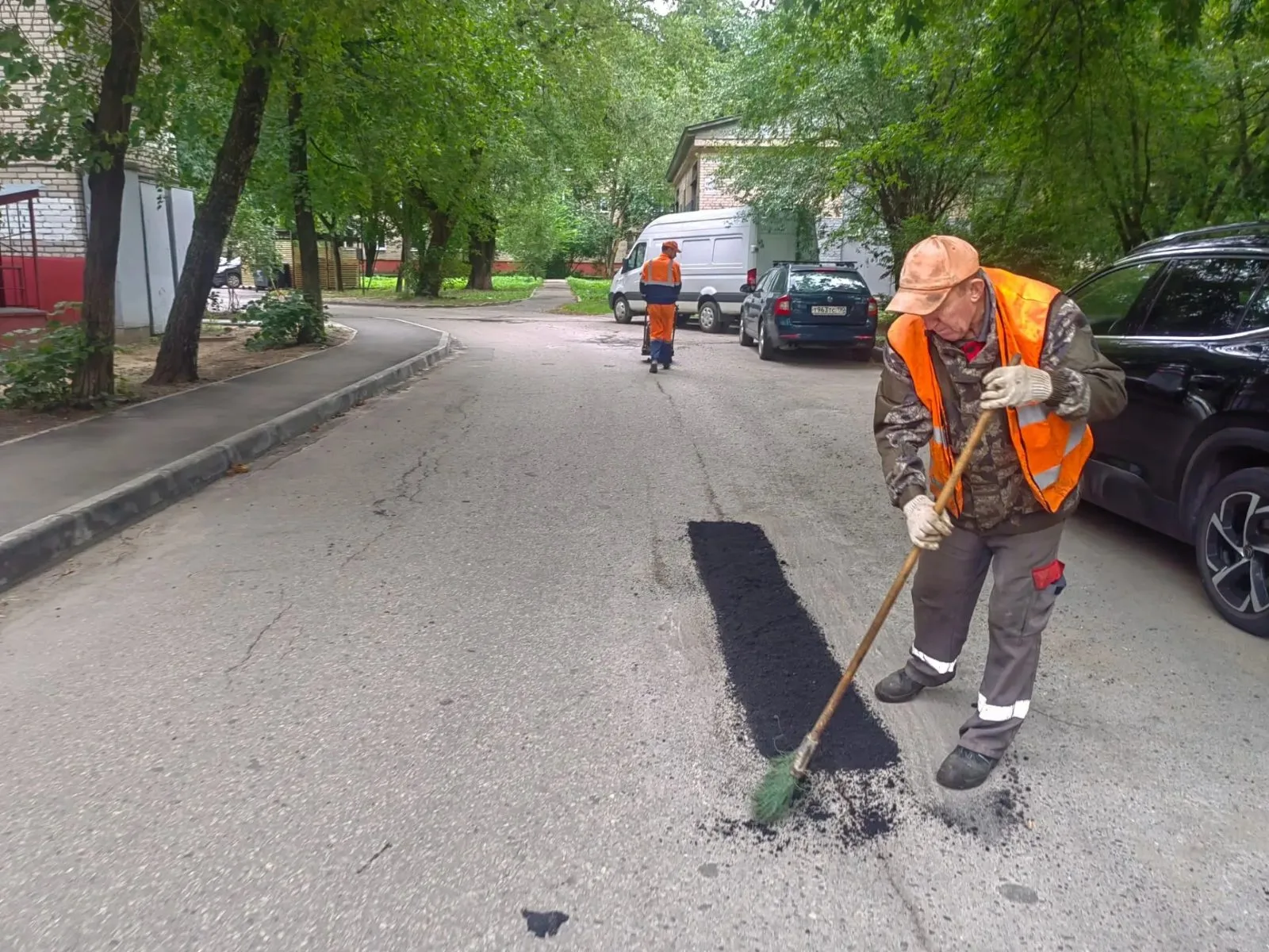 Более 6200 ям устранили на дорогах Люберец с начала года