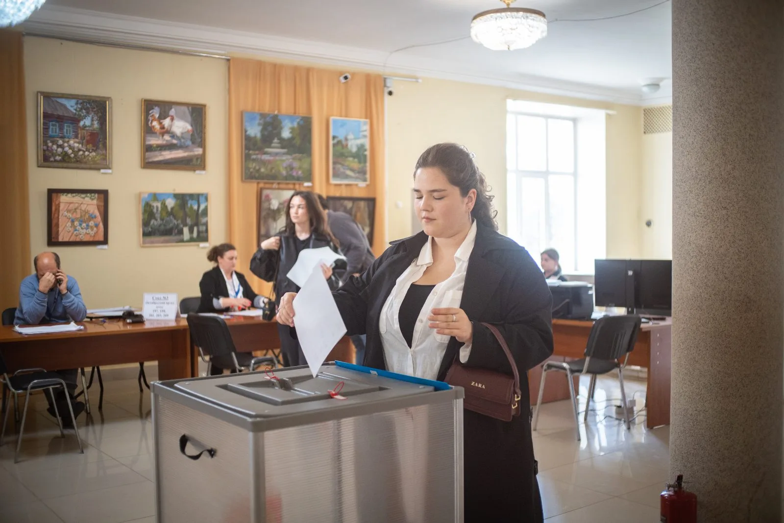Молодогвардейцы Люберец пришли на выборы командой: для трёх активистов голосование стало первым