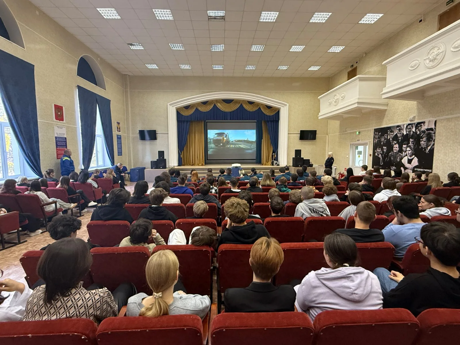 Полицейские Люберец провели краш курс для студентов техникума имени Гагарина