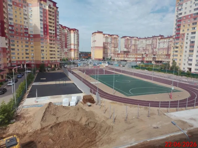 Современный многофункциональный стадион построили в ЖК «Новые Островцы»