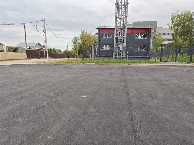 Строительство нового тротуара и парковки завершили в поселке Люберец