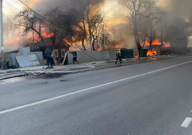 Пострадавшему в результате пожара жителю деревни Пехорка вручены ключи от временного жилья