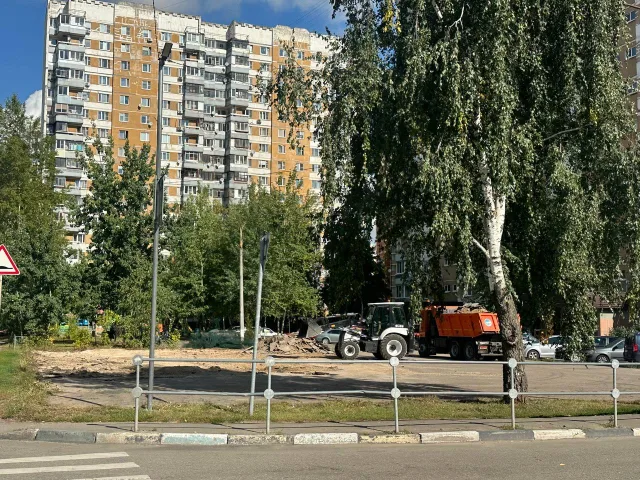 Спортивную площадку в поселке Люберец обновят до конца осени