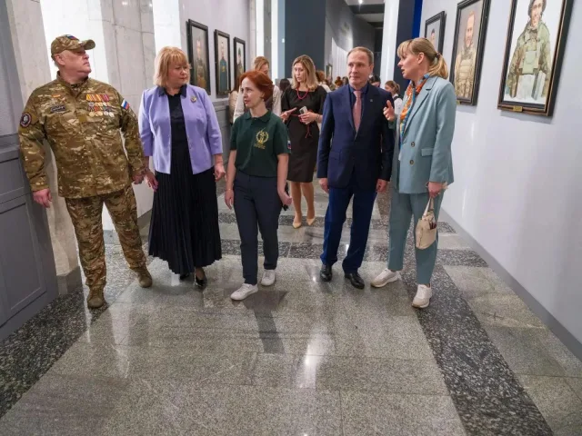Представители Люберец посетили открытие выставки «НебоСВОд Донбасса» в Музее Победы