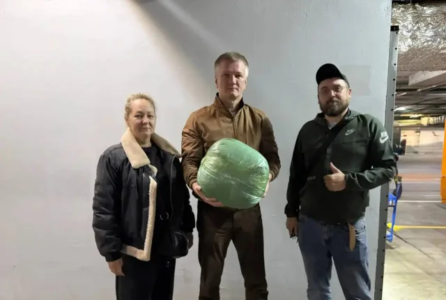 В Люберцах «Единая Россия» отправила на передовую питбайк и передала волонтерам материалы для маскировочных сетей
