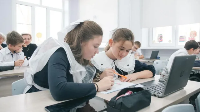 Учащиеся люберецкого лицея №4 изучают цифровую грамотность на киберуроках