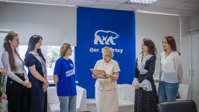 Лидия Антонова наградила активистов МГЕР Люберец